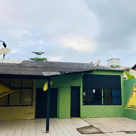 Hostel Banana House บอมบินญัส ภายนอก รูปภาพ