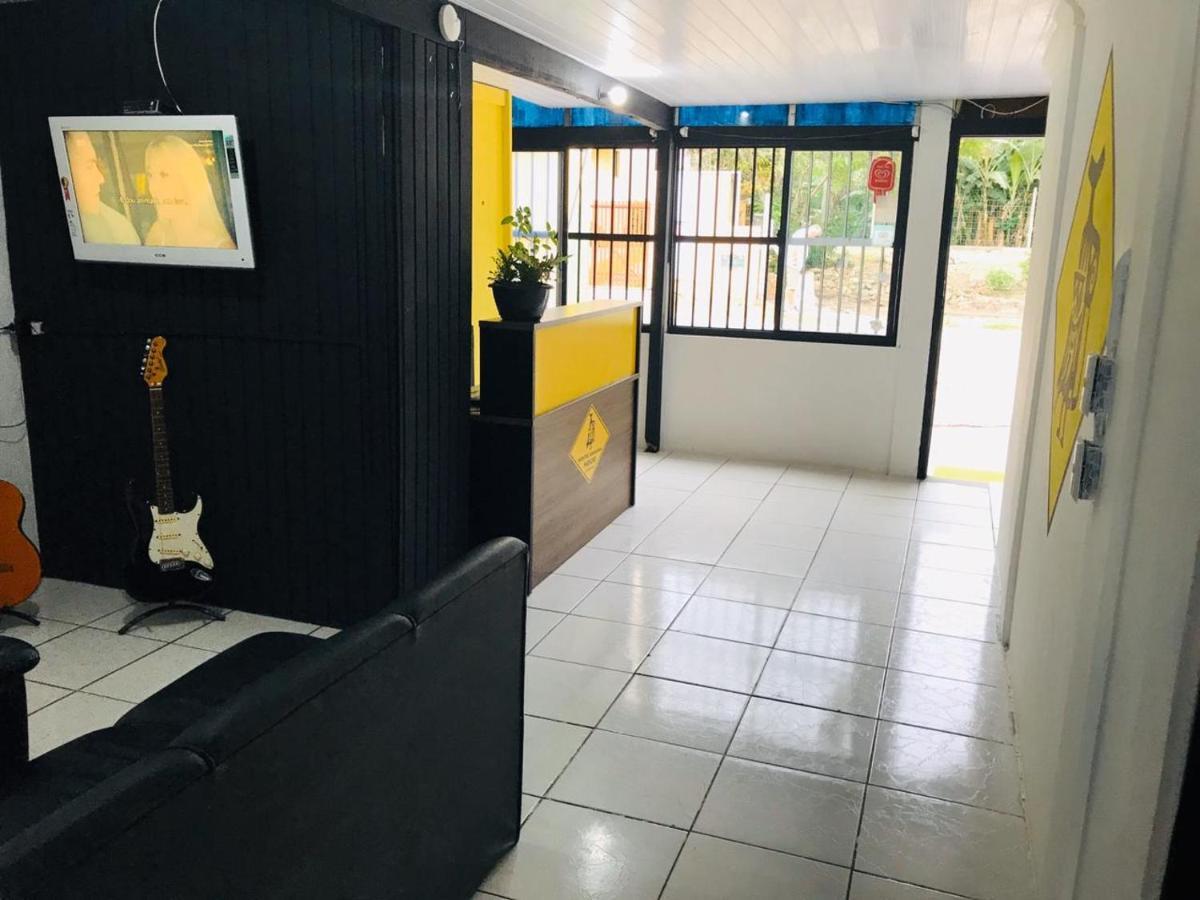 Hostel Banana House บอมบินญัส ภายนอก รูปภาพ