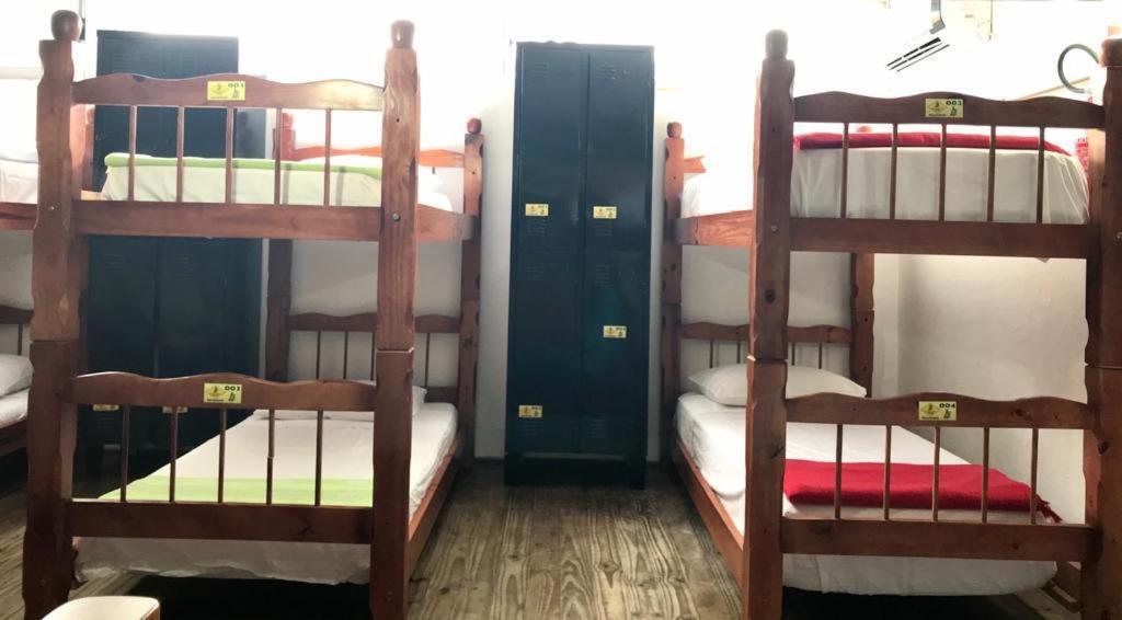 Hostel Banana House บอมบินญัส ภายนอก รูปภาพ